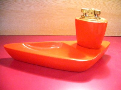 画像1: 昭和レトロ70s 赤のオイルライター付き灰皿