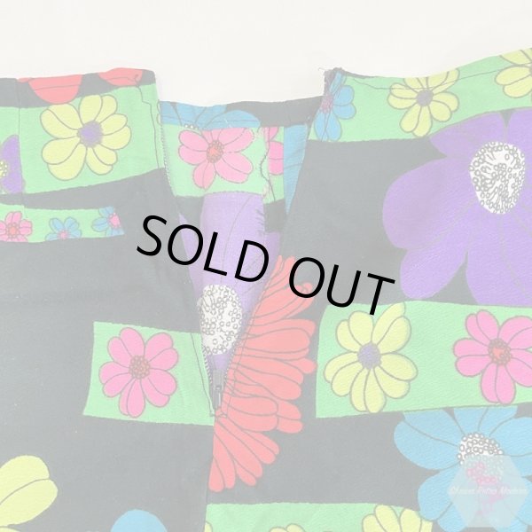 画像4: 黒地に鮮やかなレトロな花柄 ミニスカート 裏地無し L〜XLサイズ (4)