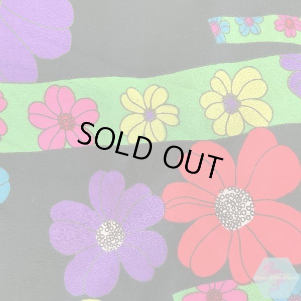 画像9: 黒地に鮮やかなレトロな花柄 ミニスカート 裏地無し L〜XLサイズ (9)