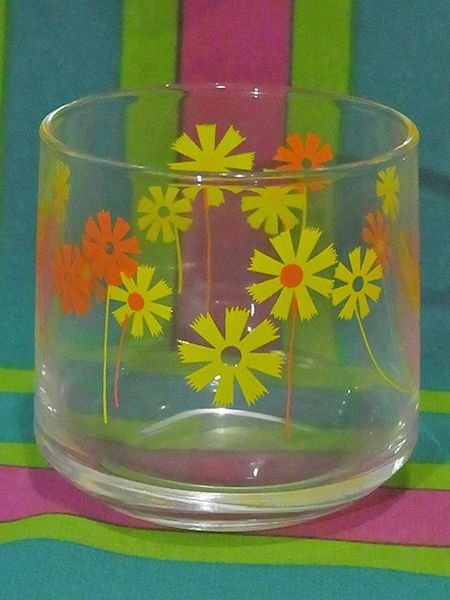 画像1: オレンジ色と黄色の花柄の小振りなグラス 70年代 昭和レトロ 70s retro glass cup (1)