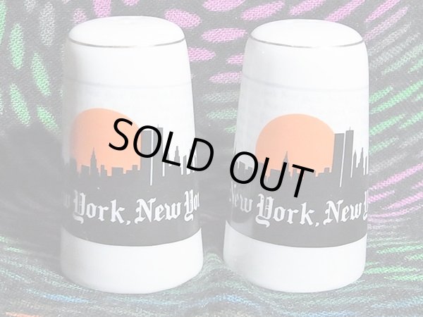 画像1: ソルト＆ペッパー シェーカー 陶器製 New York マンハッタン アメリカヴィンテージ シティー感溢れるお洒落なデザイン (1)
