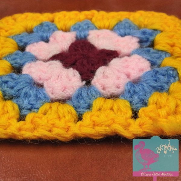 画像6: 手編みのコースター ウール100%  花柄 イエロー 昭和レトロ  (6)