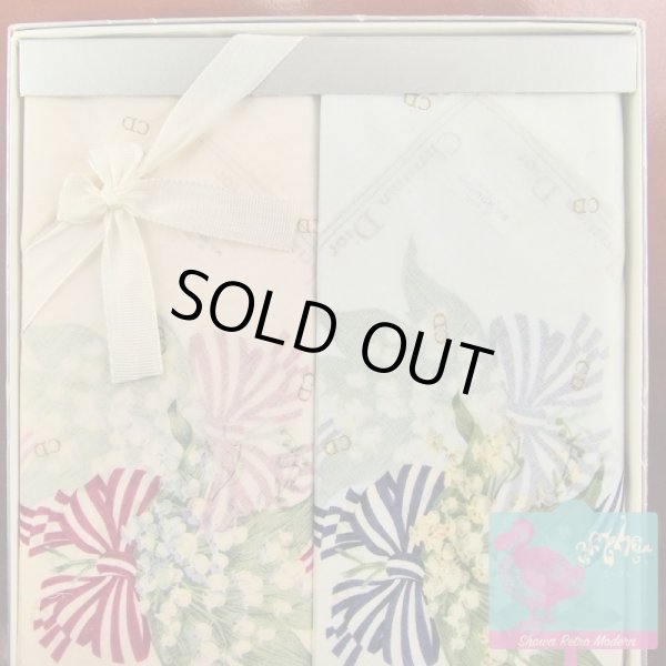 画像2: 未使用品 クリスチャン ディオール ハンカチ2枚セット ブーケ柄 白地に赤と白リボン 水色地に青と白リボン 箱入り Christian Dior (2)