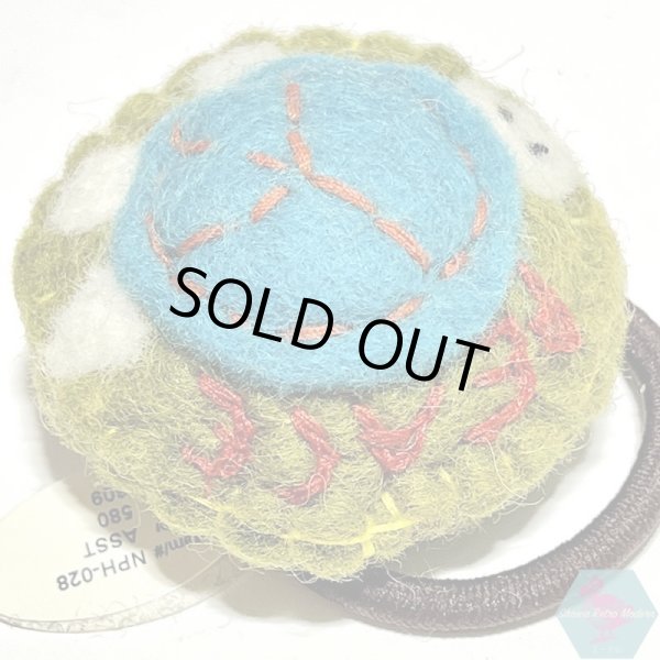 画像4: エスニックなモコモコなフェルトボールのゴム グリーン 亀のピースマーク ヘアゴム ヘアアクセサリー アジア雑貨 (4)