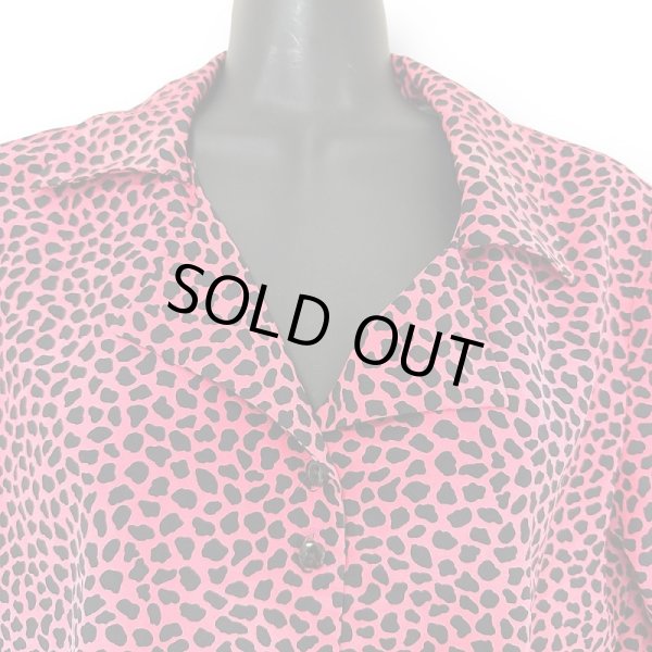 画像2: 80’sヴィンテージ CHAUS PETITES ピンク 柄シャツ 総柄 レディース 古着 S〜Mサイズ (2)